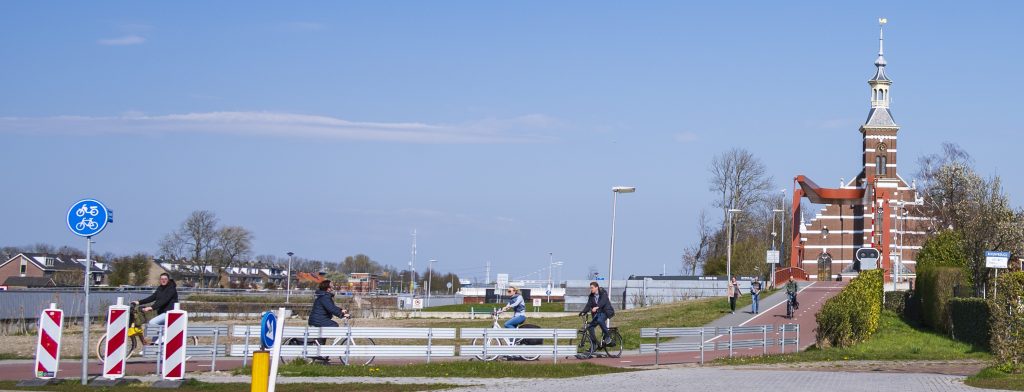 Fietsers op de Hoge Rijndijk